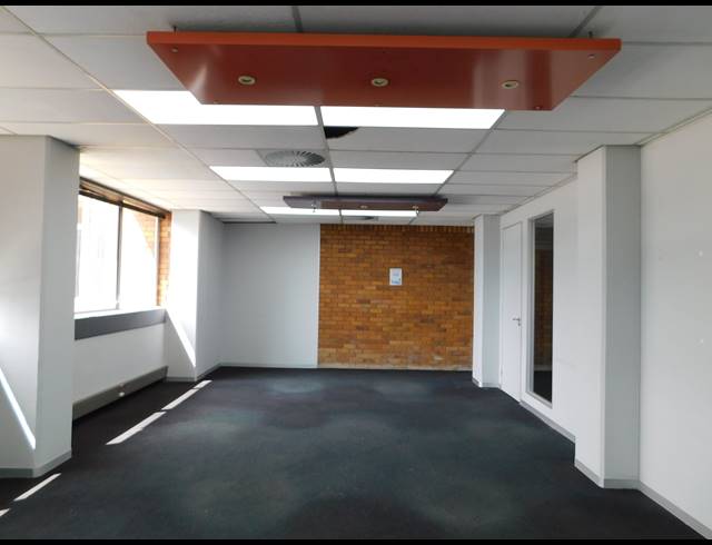6,100M² OFFICE TO LET IN FERNDALE